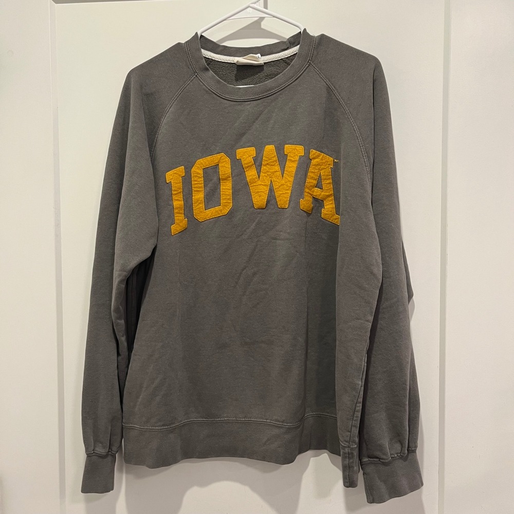 MV Sport Vintage Fleece Iowa Hawkeyes Sweatshirt Gray Yellow Applique Medium